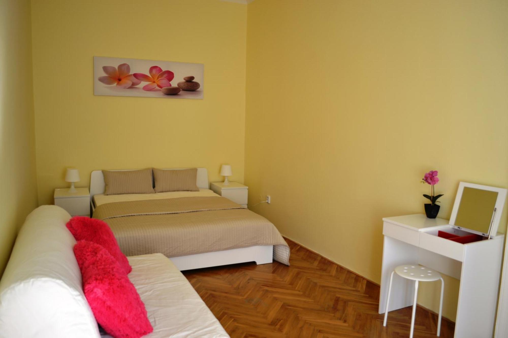 Sunflower 2bdr Flat By Ruterra * Praga